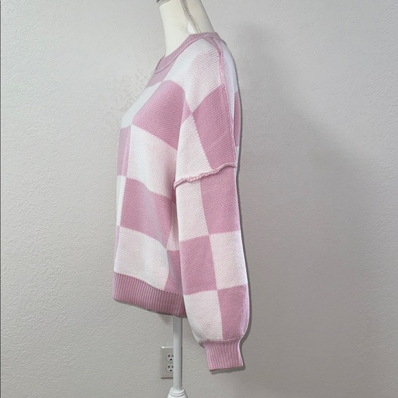 Pink and White Checkered Women's Sweater - Picture 9 of 11
